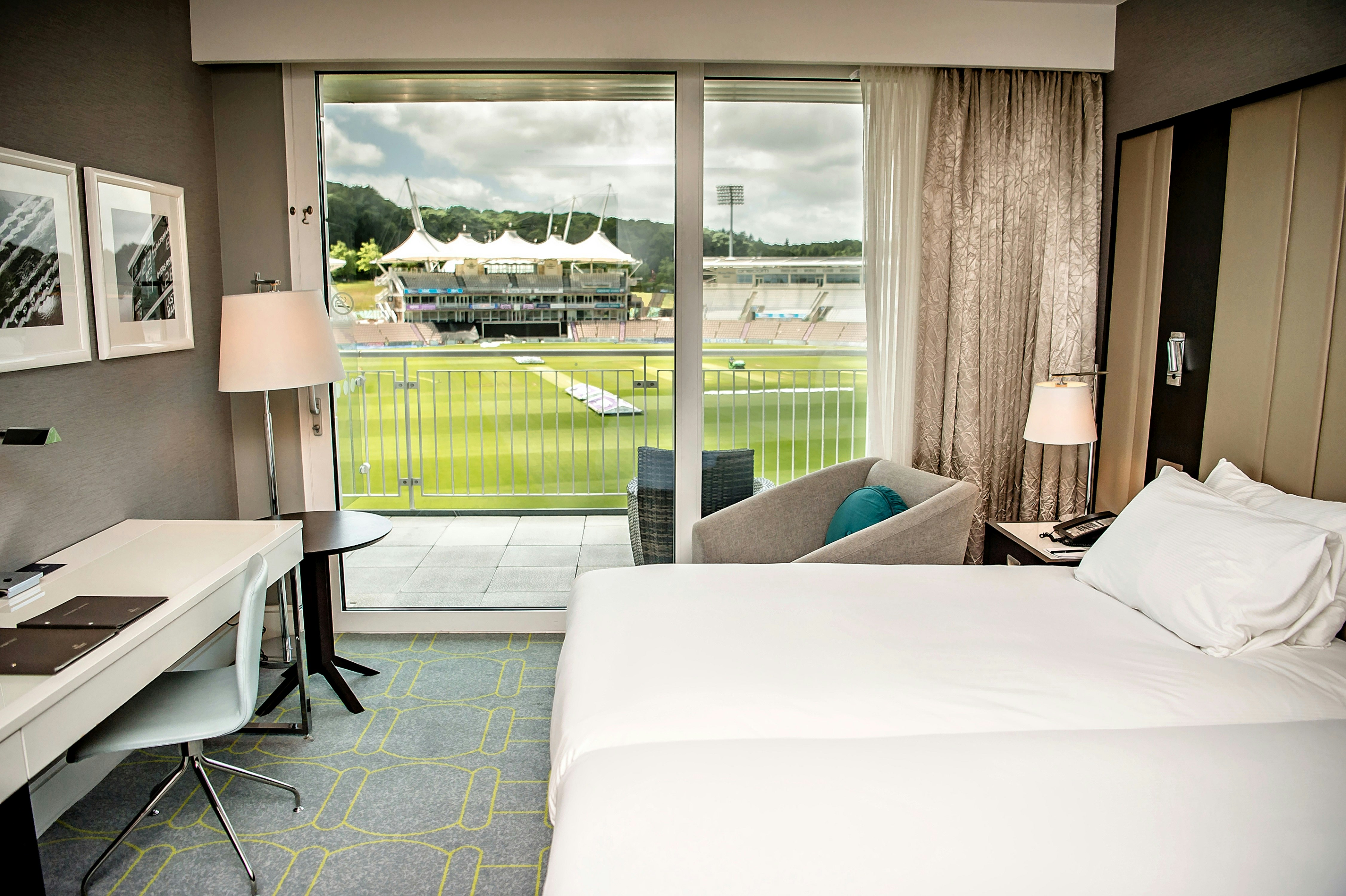 Deluxe, Twin Beds, with View