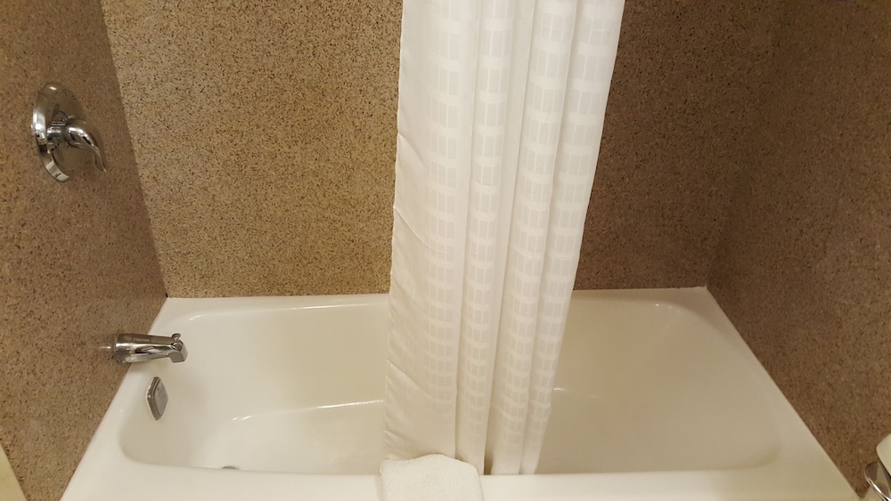 Airport Waterfront Inn 18/59