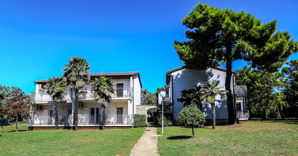 Ai Pini Medulin Resort 57/63