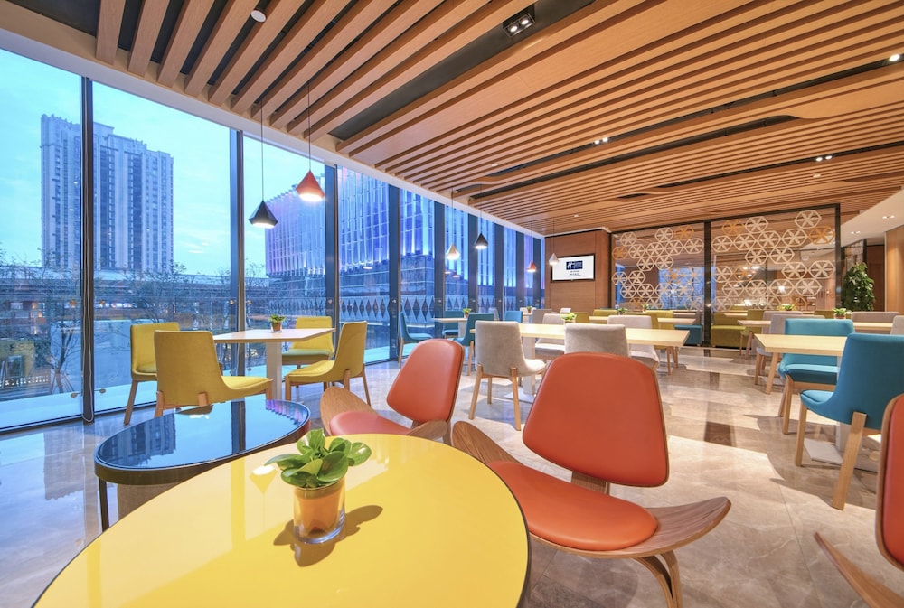 HOLIDAY INN EXPRESS FUZHOU DOWNTOWN 50/59