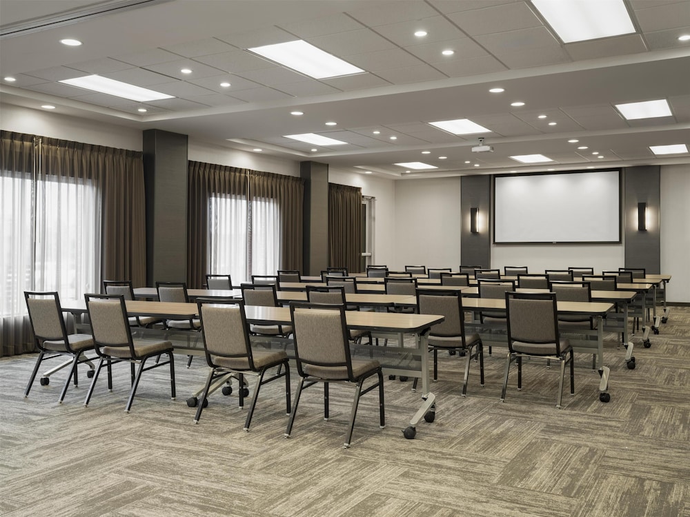 Hyatt Place West Des Moines/Jordan Creek 68/77
