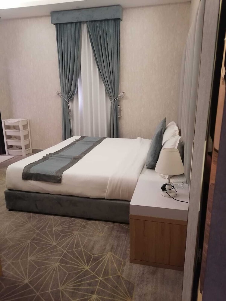 Rose Land Hotel 34/60