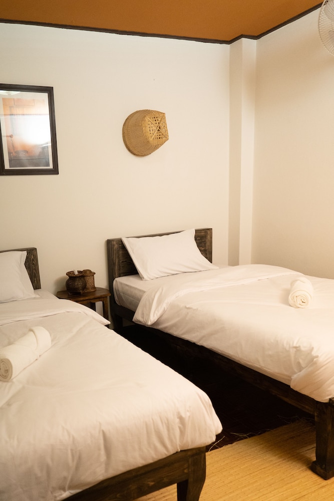 Past Tense Hostel 17/50