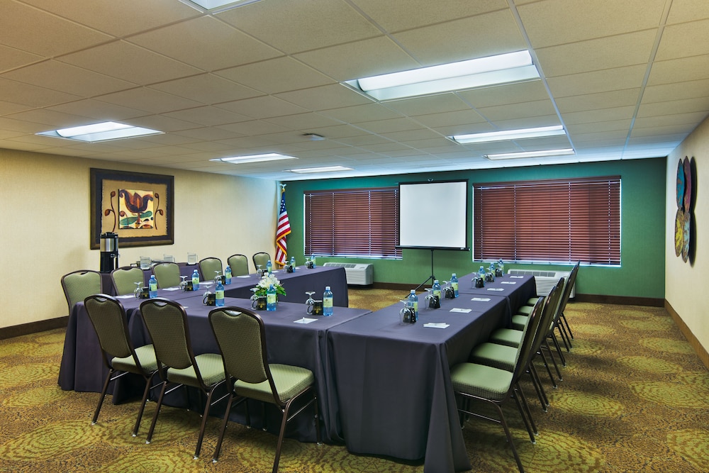 Oxford Suites Hermiston 34/39