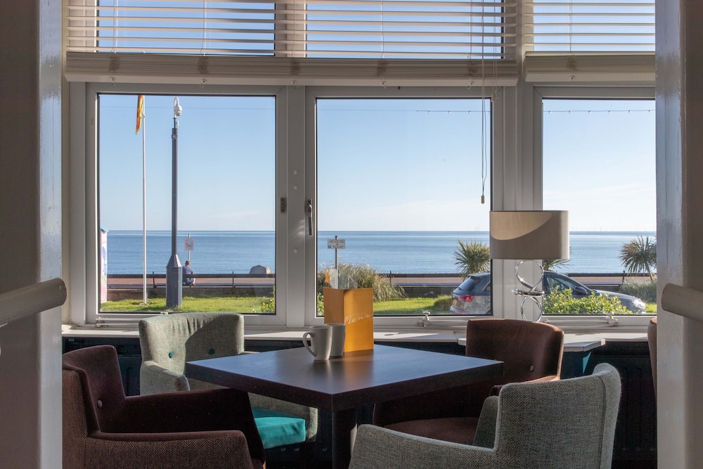 Marine Hotel 43/64