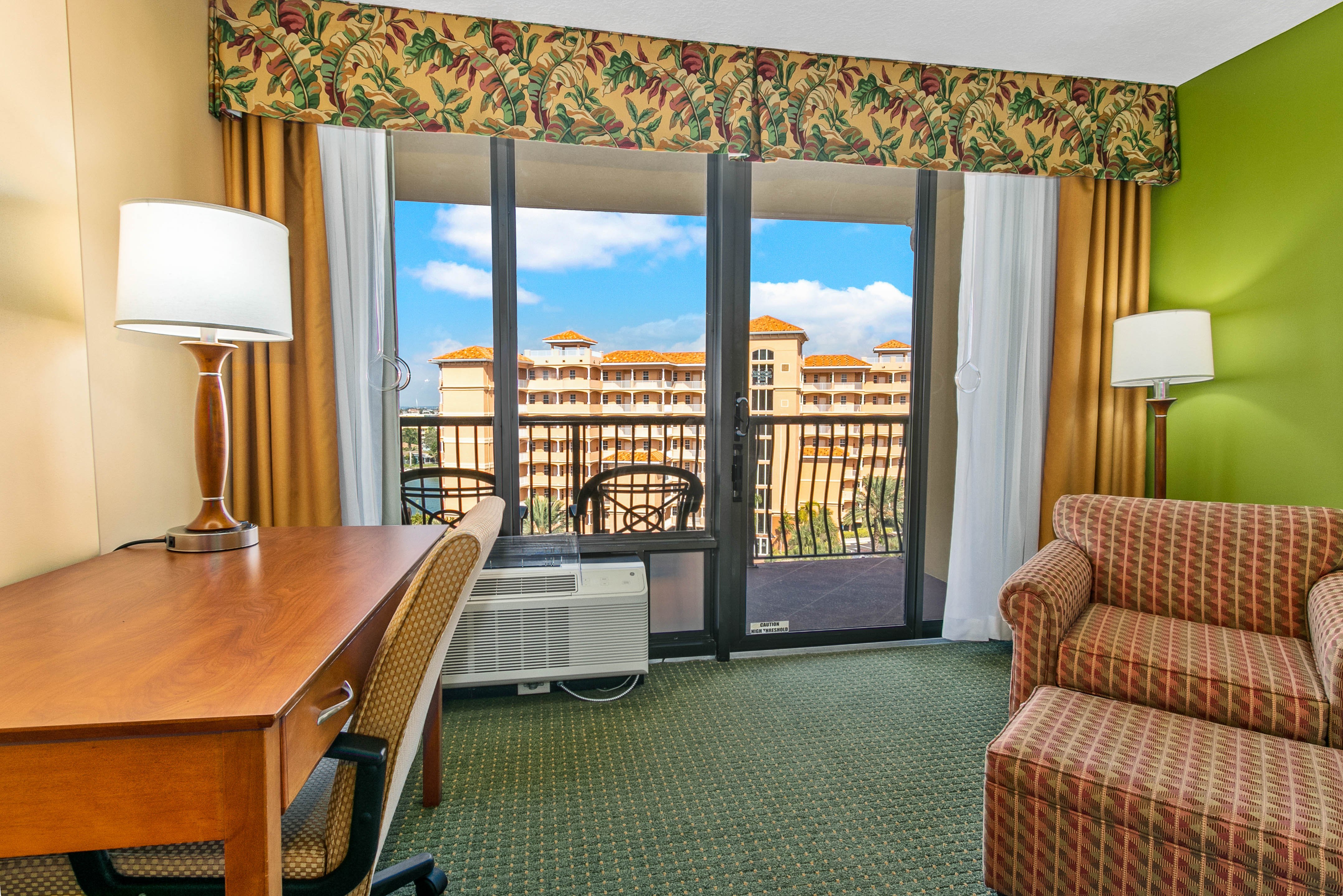Holiday Inn Hotel and Suites Clearwater Beach 21/50