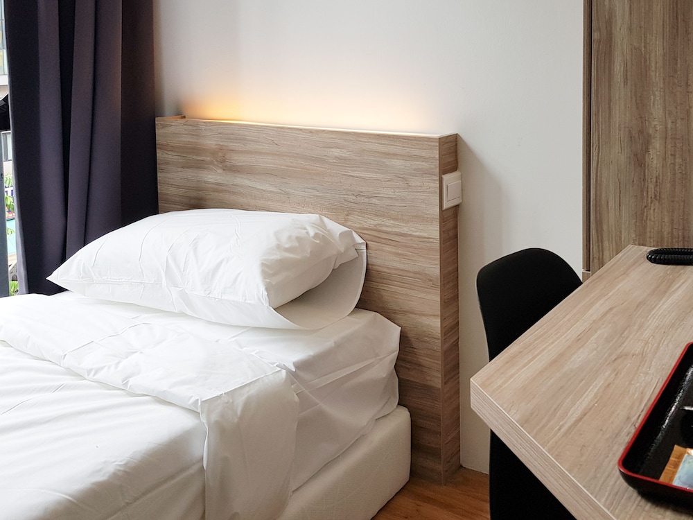 Rica Hotel Usj 34/41