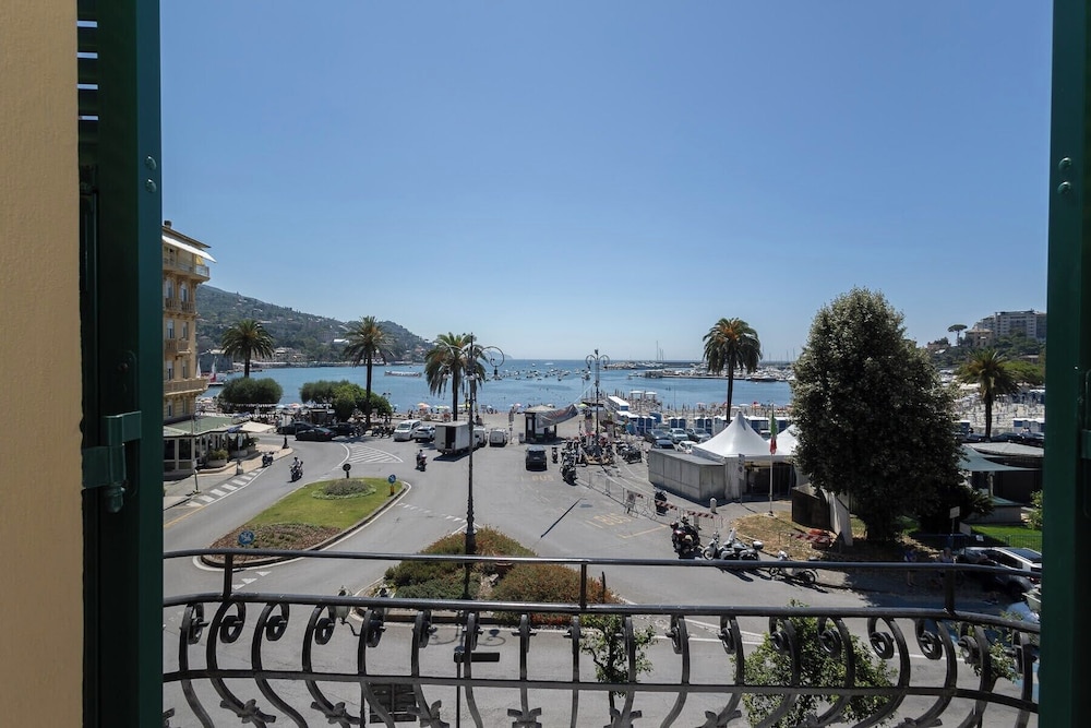 Splendide Riviera Boutique Art Hotel 46/50