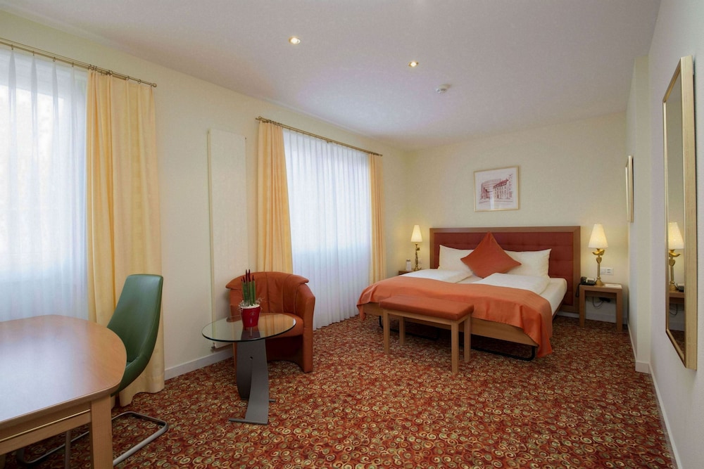 Gaia Hotel 28/75