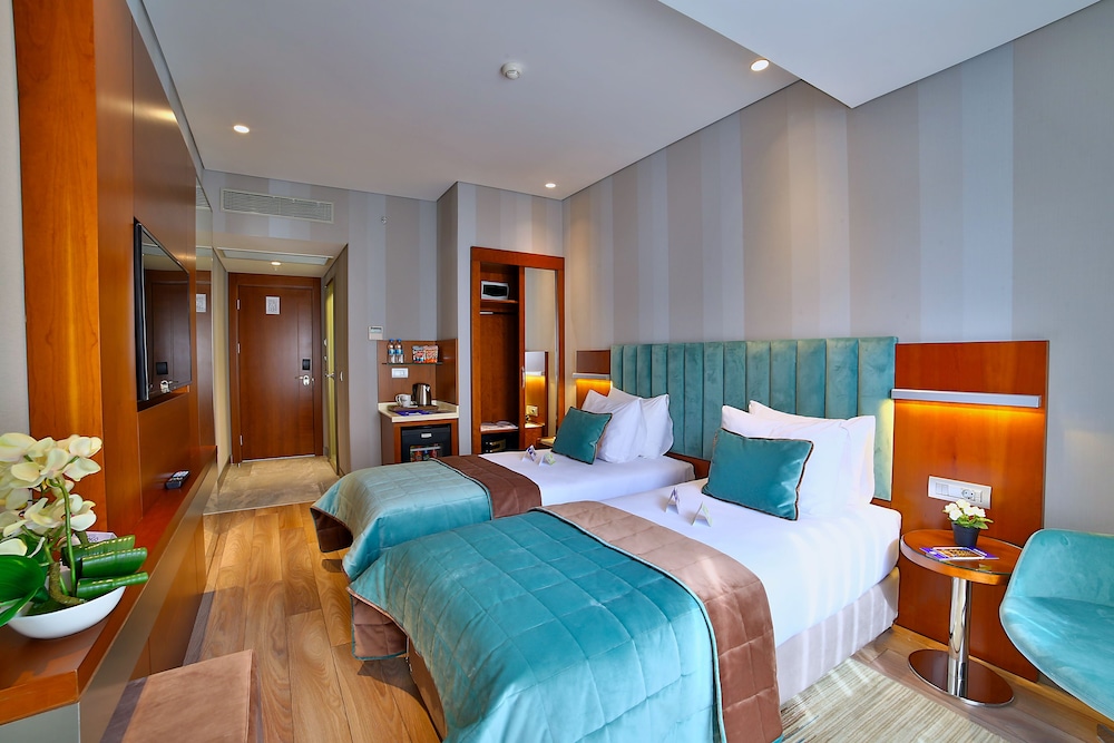 The Tango Hotel 24/42