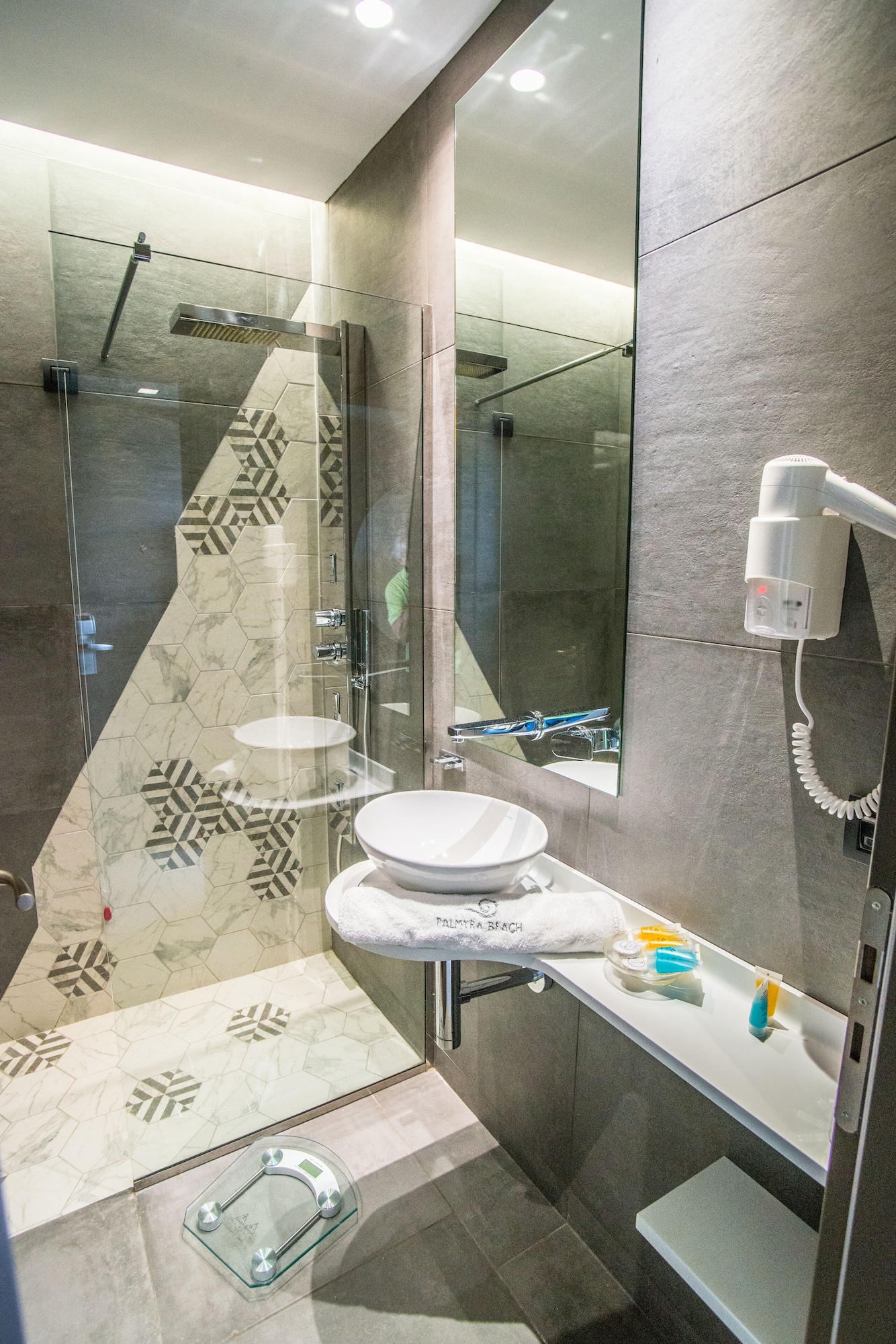 Semi Basement, Double Bed، Palmyra Beach Hotel 2/2