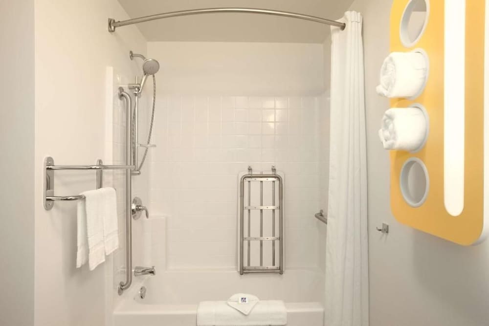 Motel6 Swift Current Sk 42/44