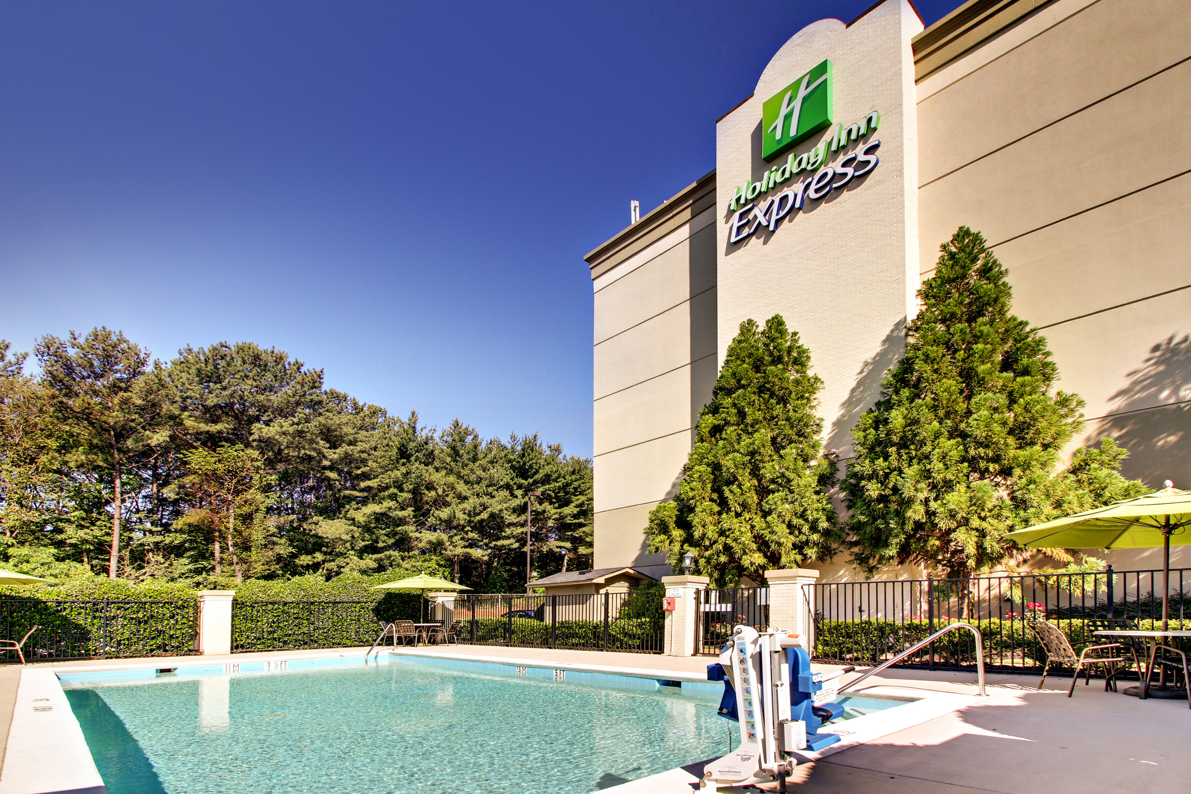 Holiday Inn Express Atlanta-Kennesaw 51/77