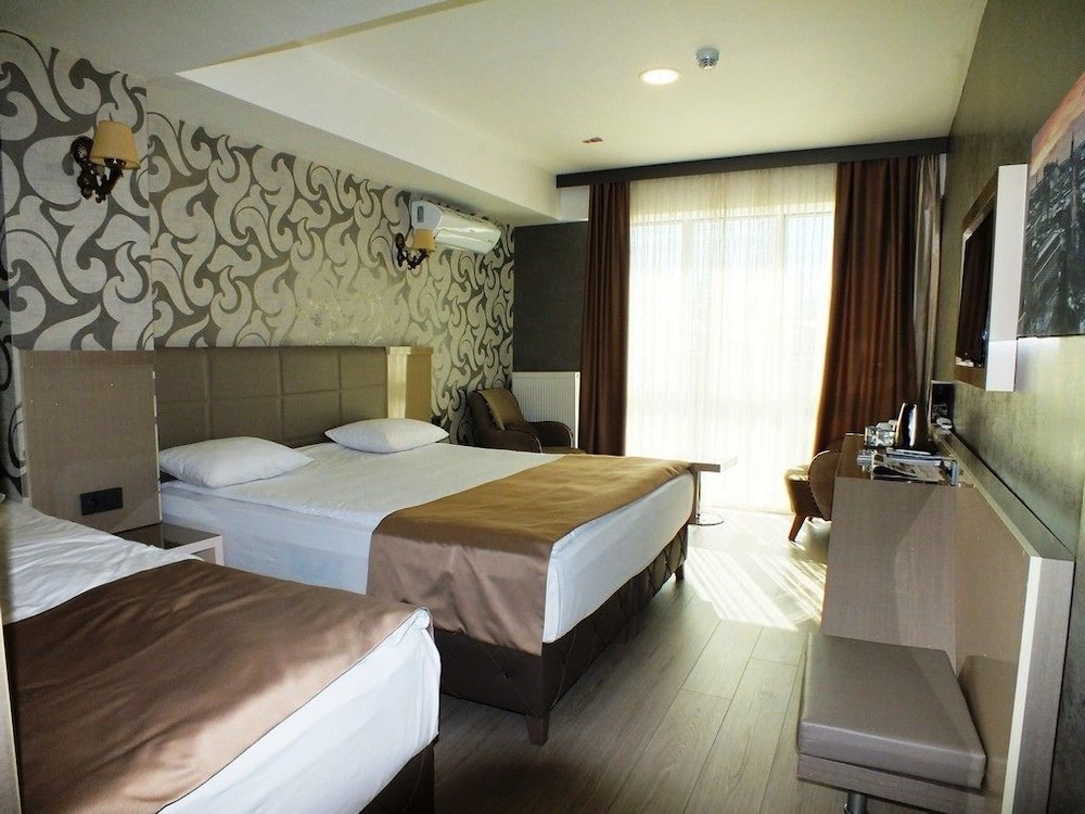Colonia Park Otel 6/15