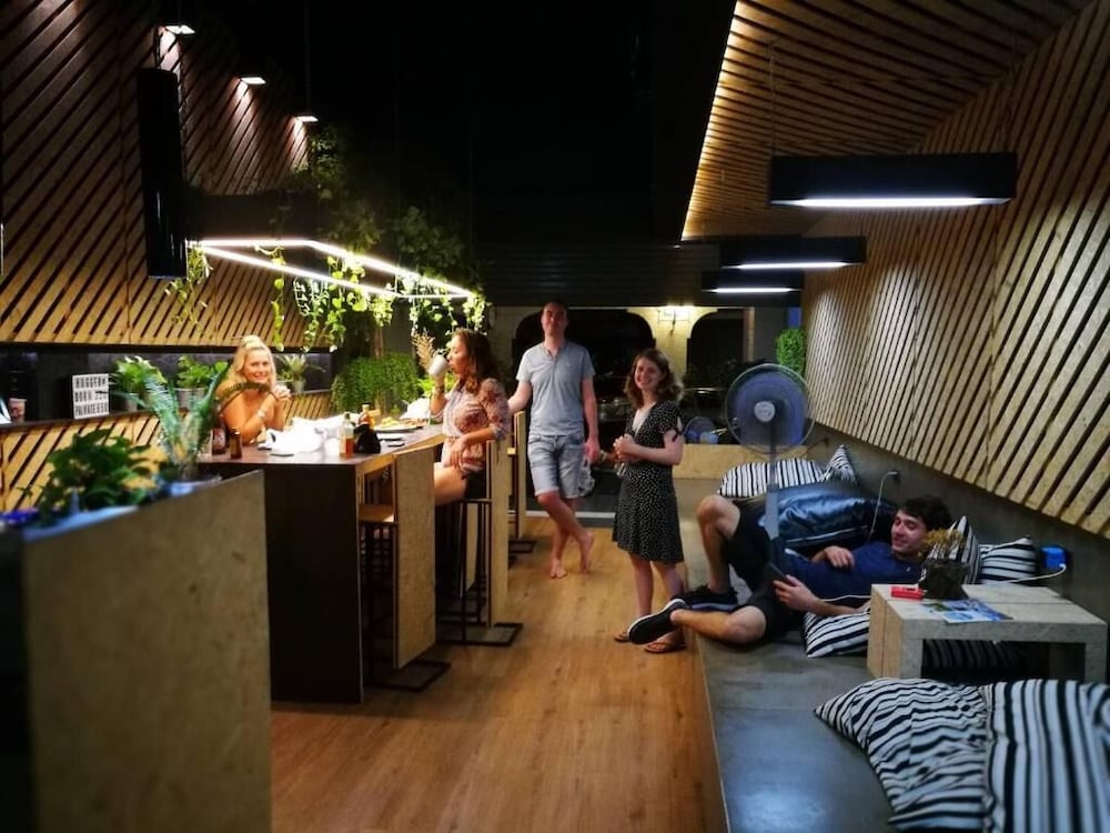 Hugger Hostel 46/58