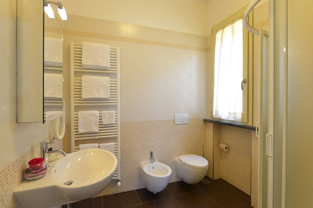 Hotel Rosignano 25/27