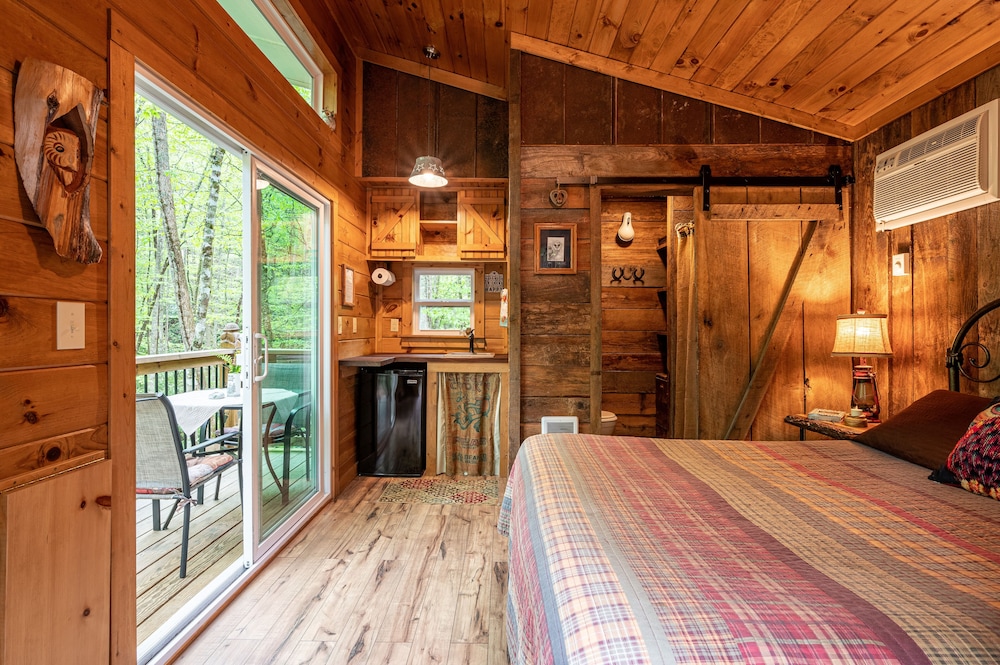 Overwater, Basic, Queen Bed, River View