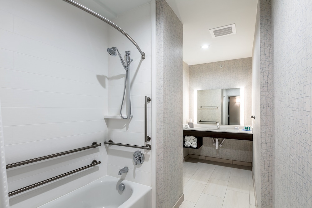 Holiday Inn Express Suites Jersey City North Hoboken 12/39