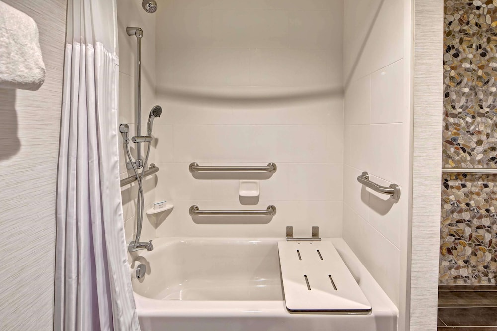 HILTON GARDEN INN NASHVILLE BRENTWOOD 16/75