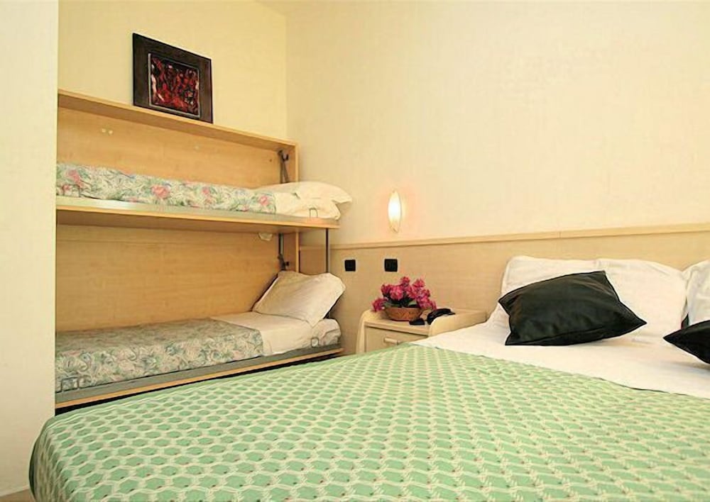 RESIDENCE BEACH PARADISE 18/40