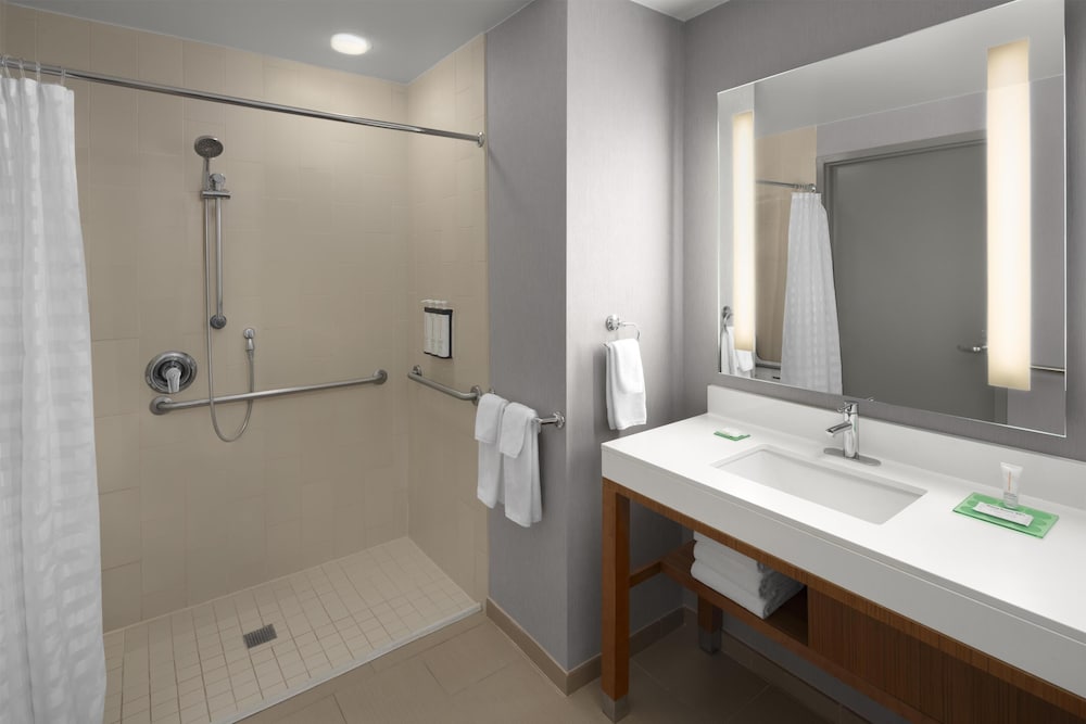 Hyatt Place Denver Cherry Creek 70/72