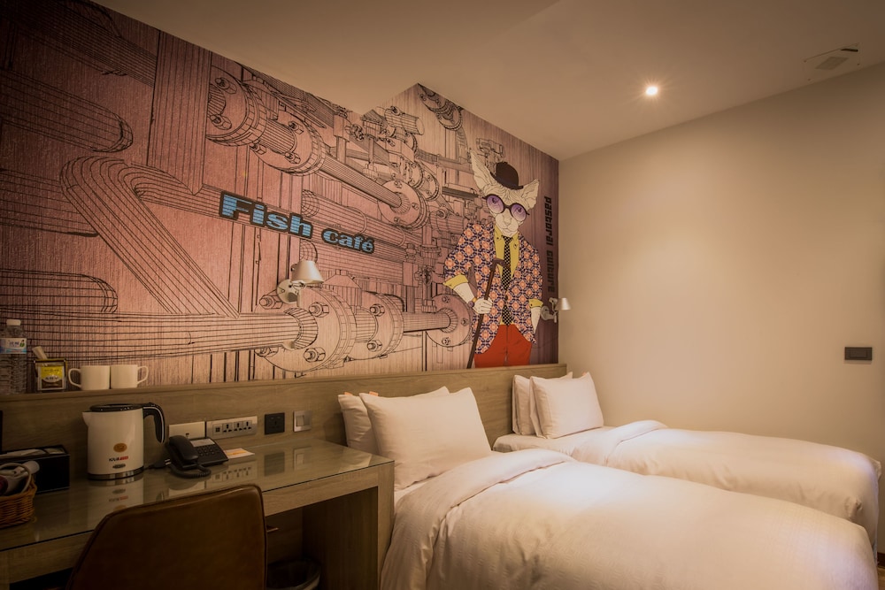 Legend Hotel Pier 2 22/66