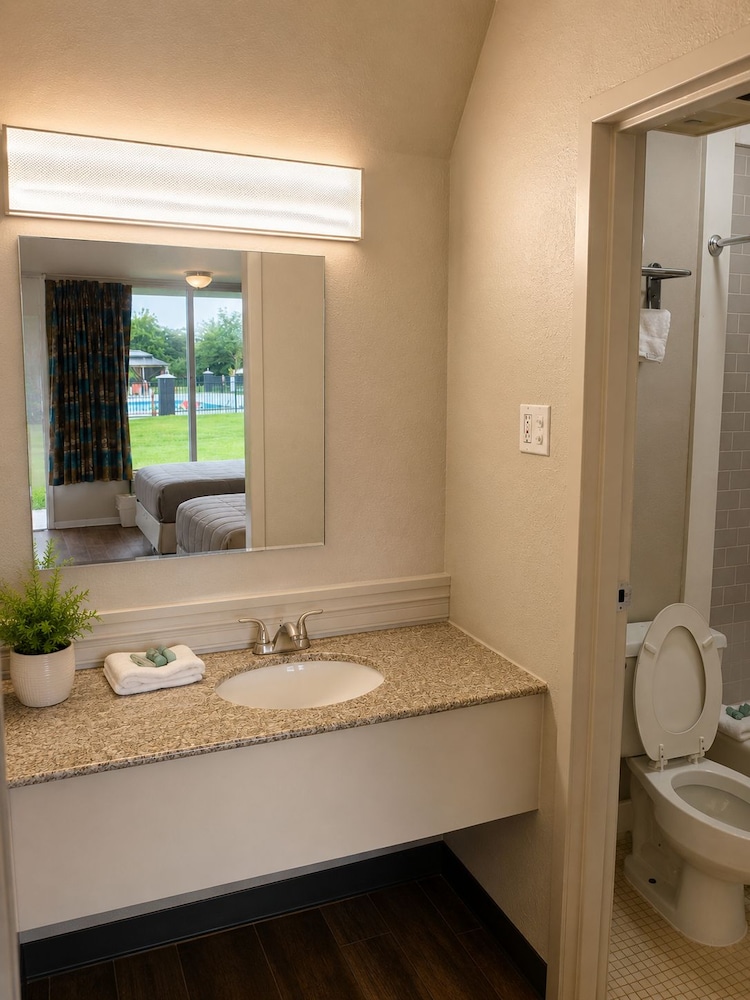 Hotel Cartersville, GA 42/50