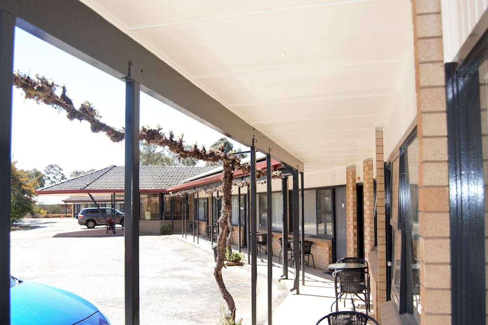 Civic Motor Inn Cowra 43/71