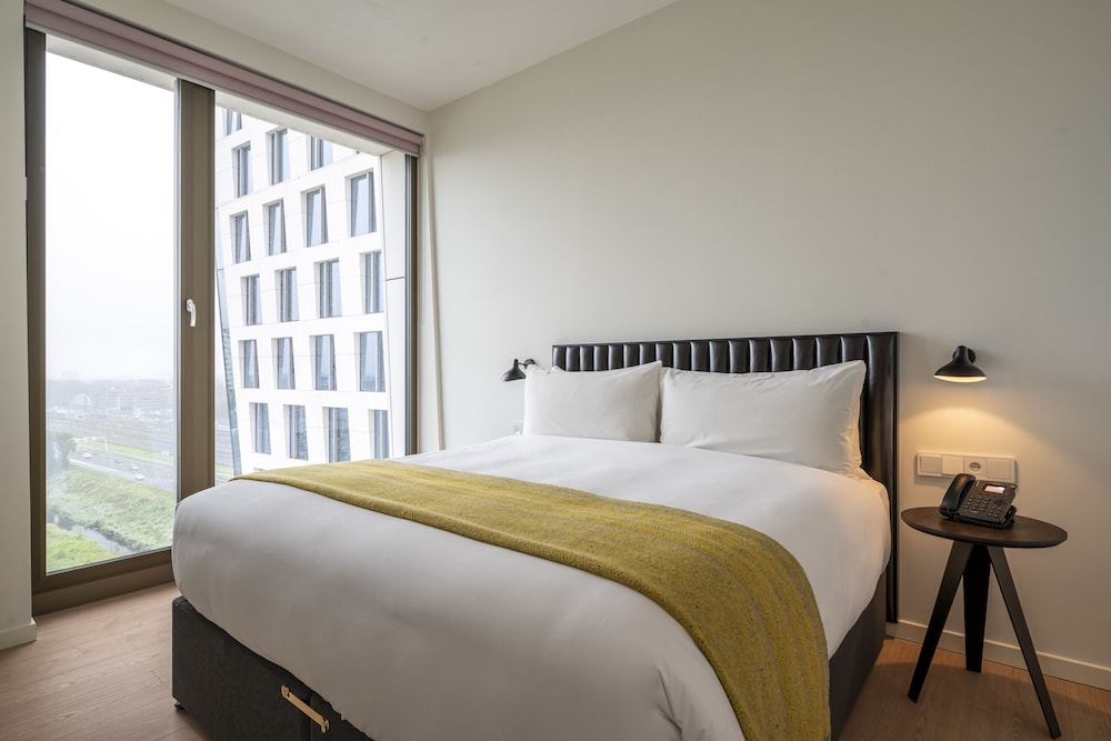 PREMIER SUITES PLUS Amsterdam 14/43