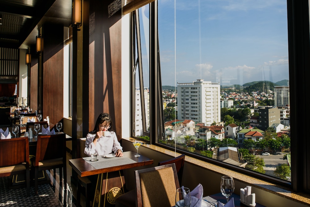 Thanh Lich Royal Boutique Hotel 53/69