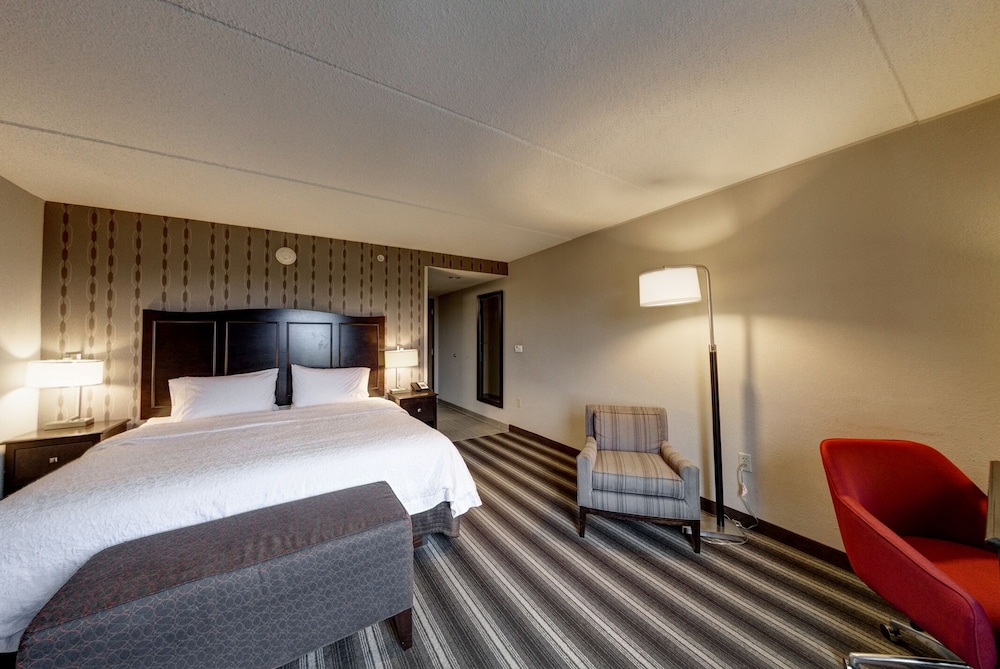 HAMPTON INN NEPTUNE/WALL 19/54