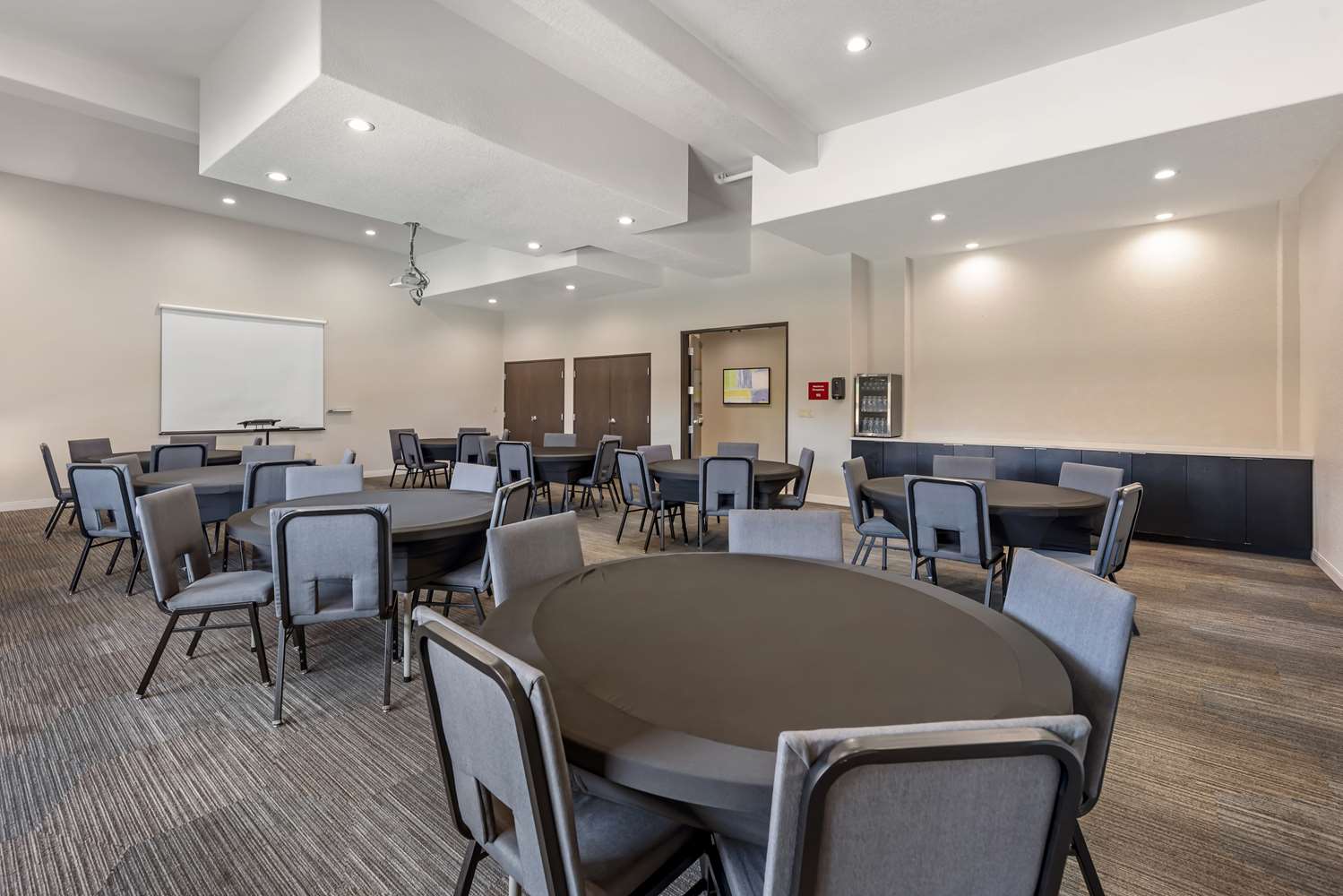 Best Western Plus Pflugerville Inn and Suites 33/37