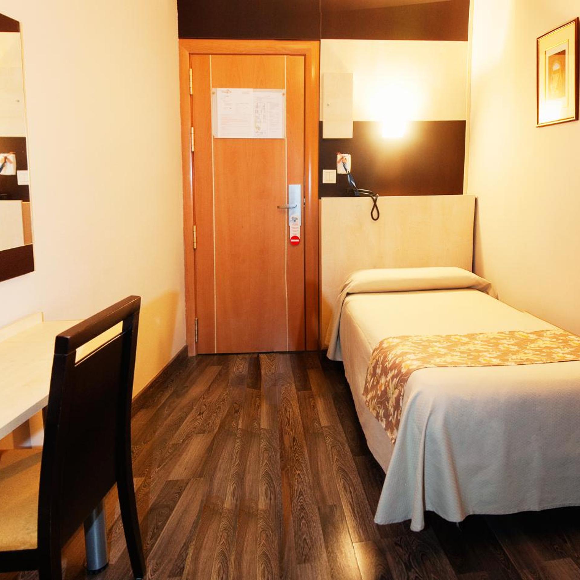 Room, Single
