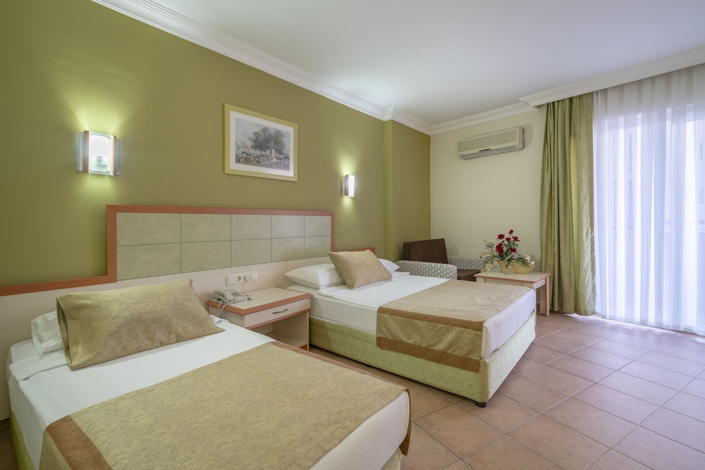 ROOM, SINGLE