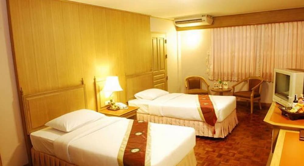 Silom Village Inn 17/32