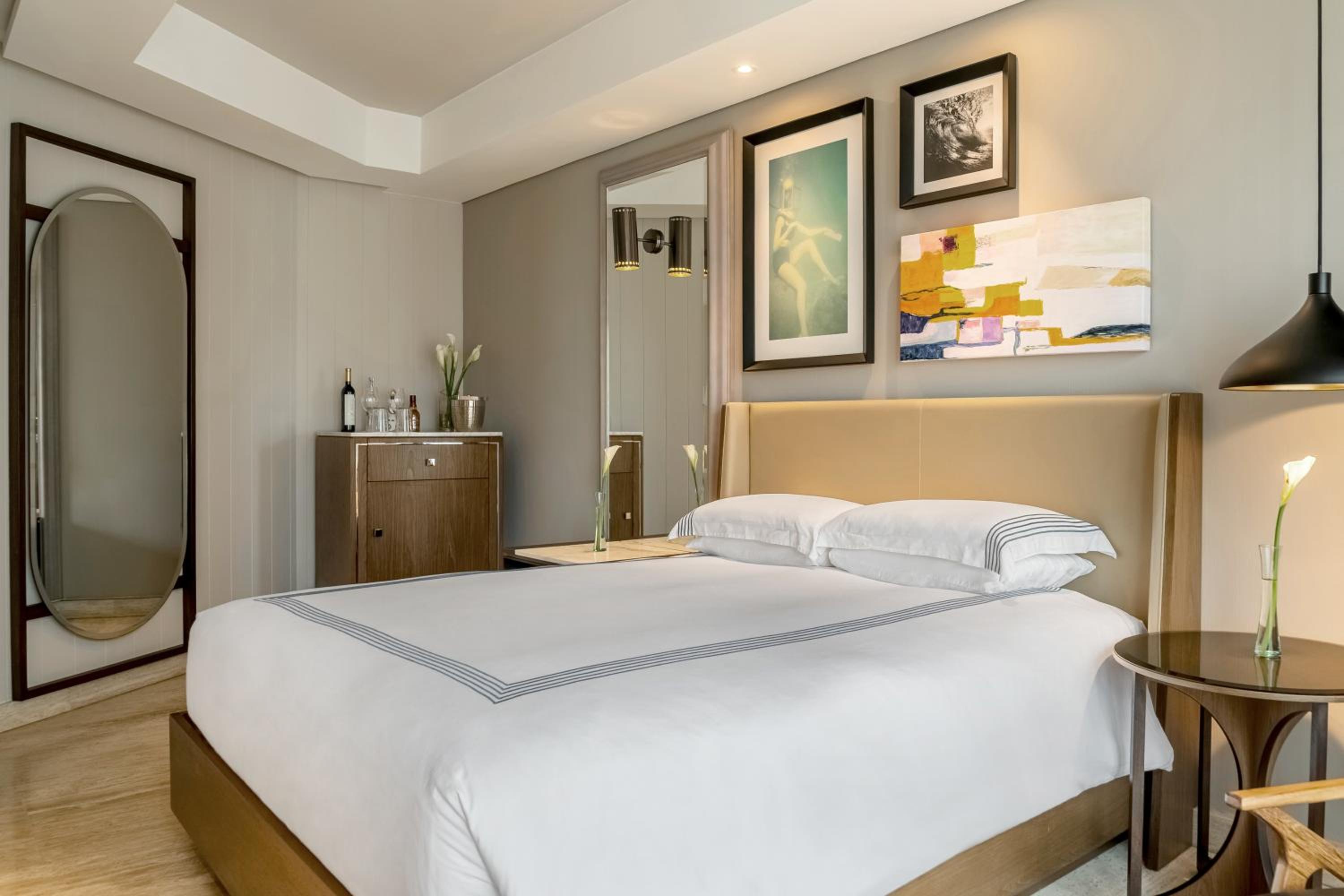 Downtown, House, King Bed, Balcony, Accessible