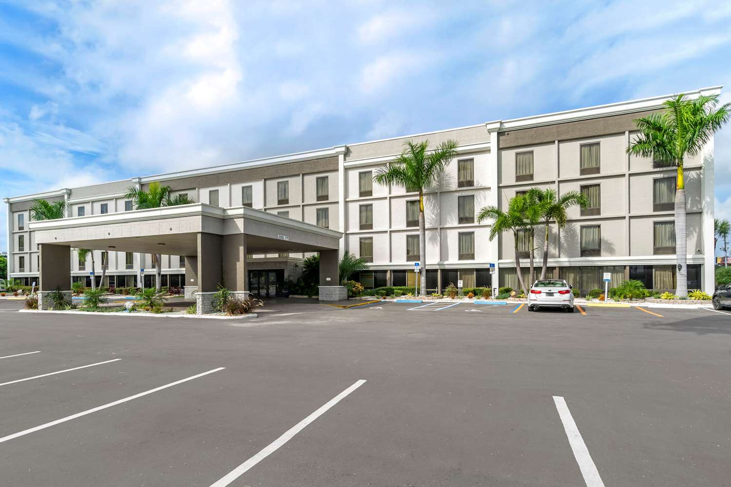 Comfort Inn & Suites St. Pete - Clearwater International Airport 37/41