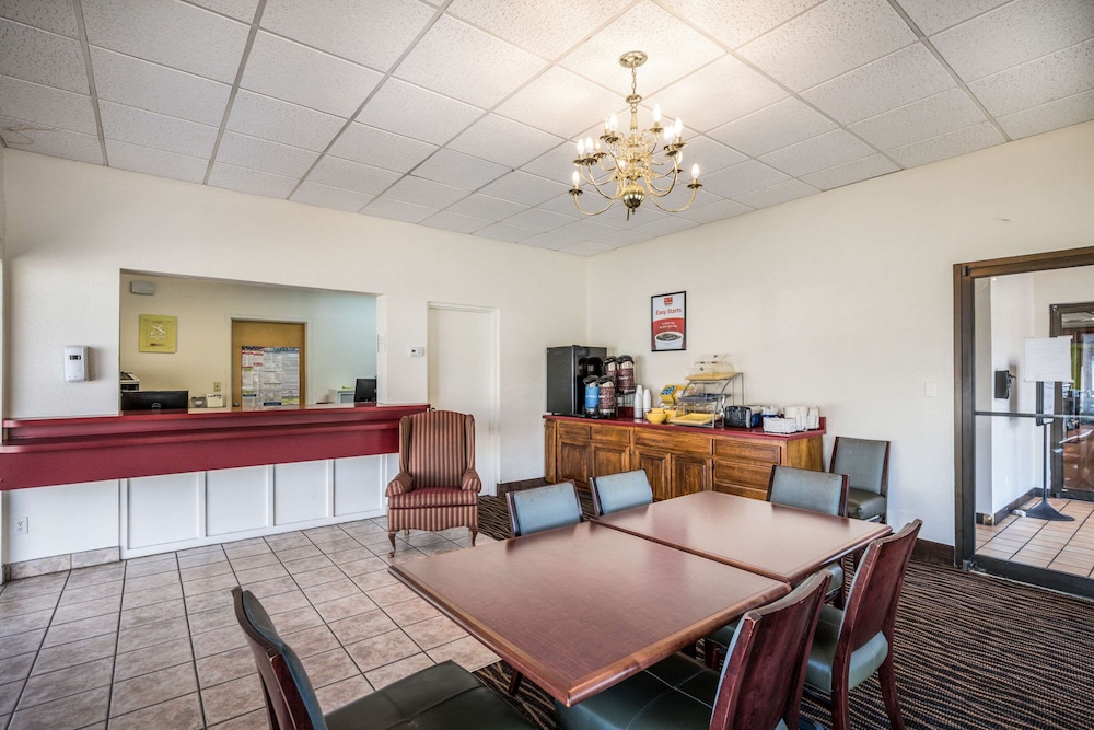 Suburban Studios Middlesboro 14/19