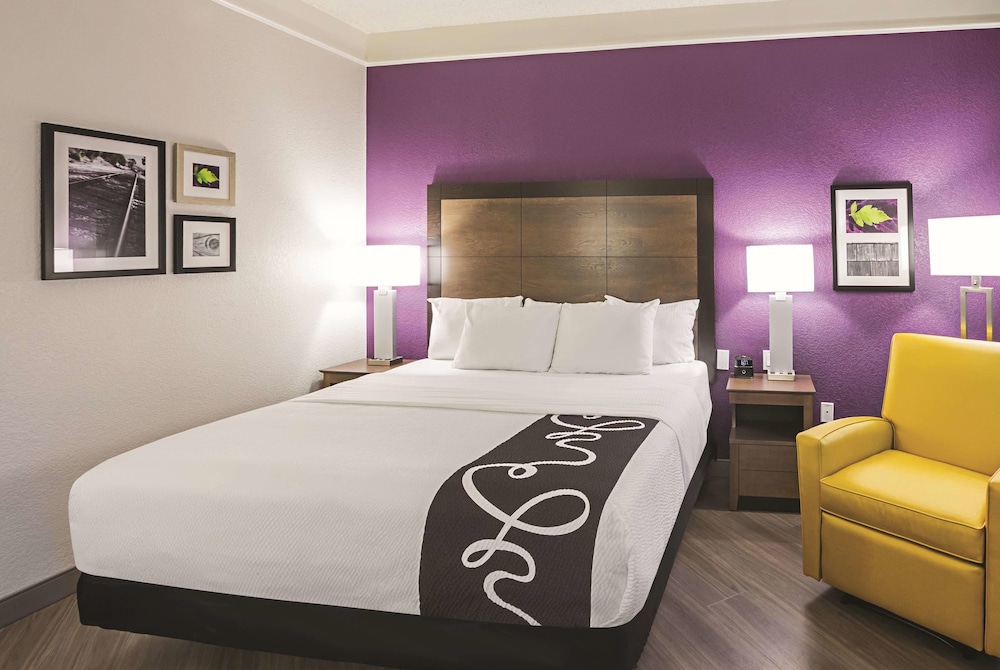 La Quinta Inn & Suites by Wyndham Fort Worth North 15/45