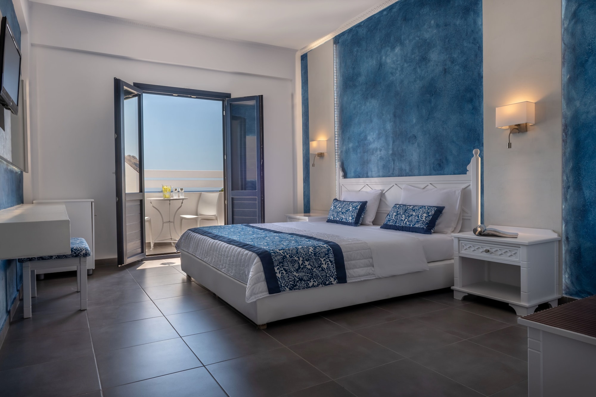 SUPERIOR, DOUBLE OR TWIN BED
