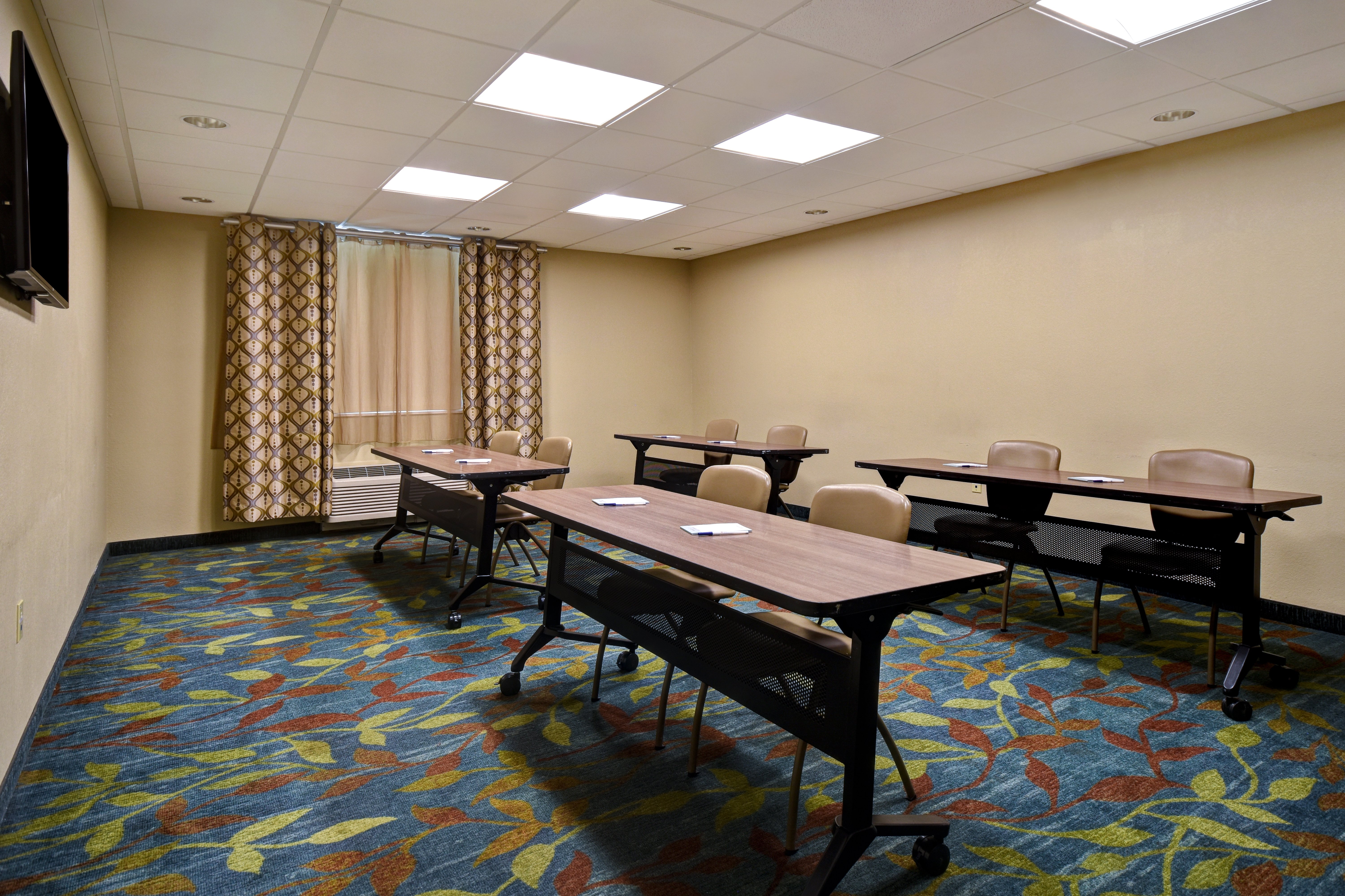 Candlewood Suites St. Clairsville 22/26