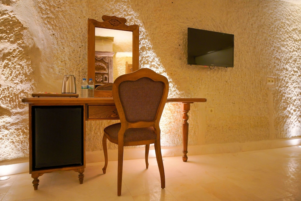 FAIRYLAND CAVE HOTEL 35/50