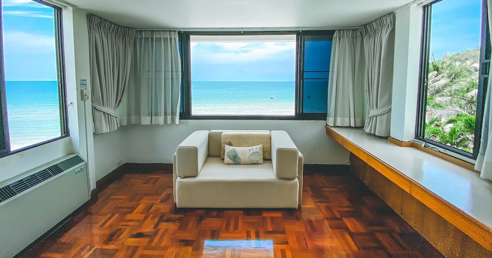 Nern Chalet Beachfront Hotel 45/74