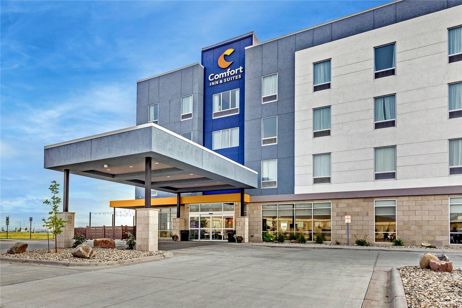 Comfort Inn & Suites at Sanford Sports Complex 19/21