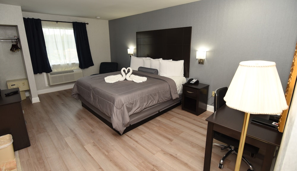 Deluxe, King Bed, Jetted Tub
