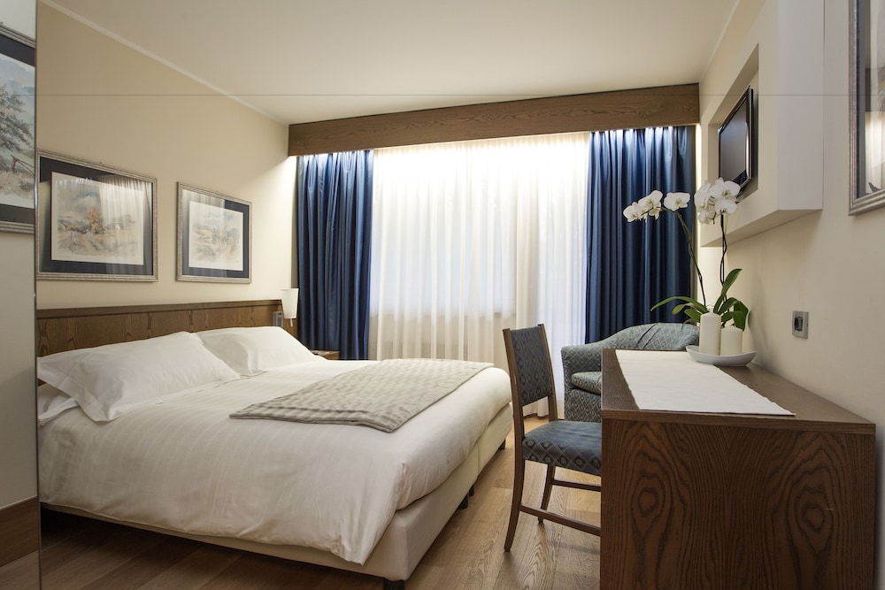 Room, Triple, 1 Double and 1 Single Bed