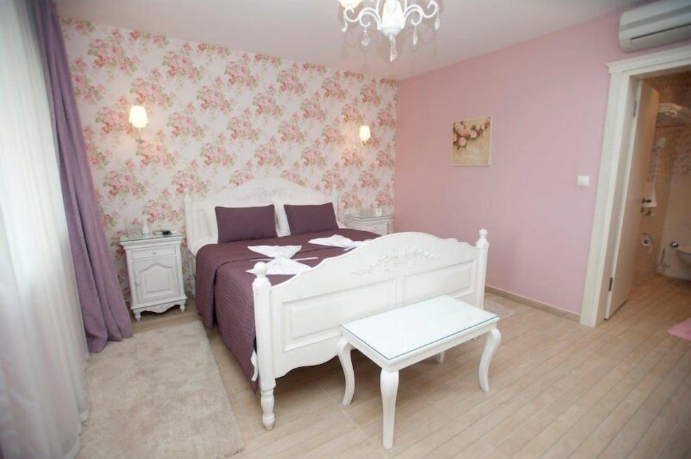 Riva's Club Hotel 6/50