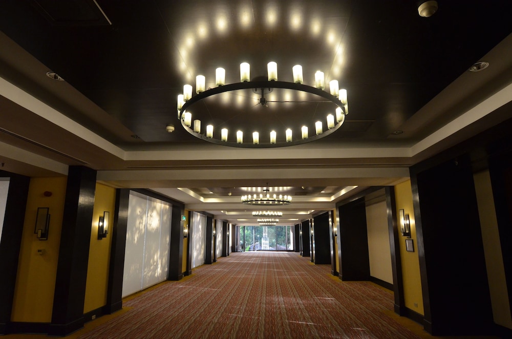 Quest Plus and Conference Center Clark in Mabalacat