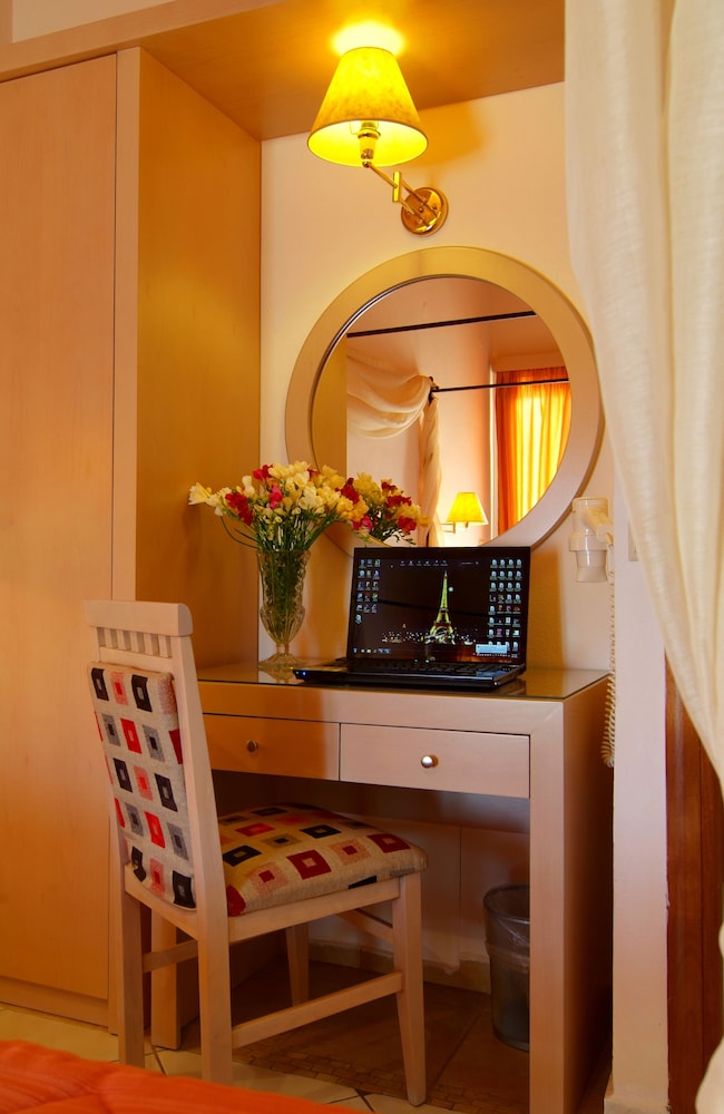 Acropole Delphi Hotel 53/73