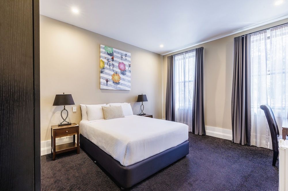 جناح بسريرين كوين، Royal Exhibition Hotel 2/4